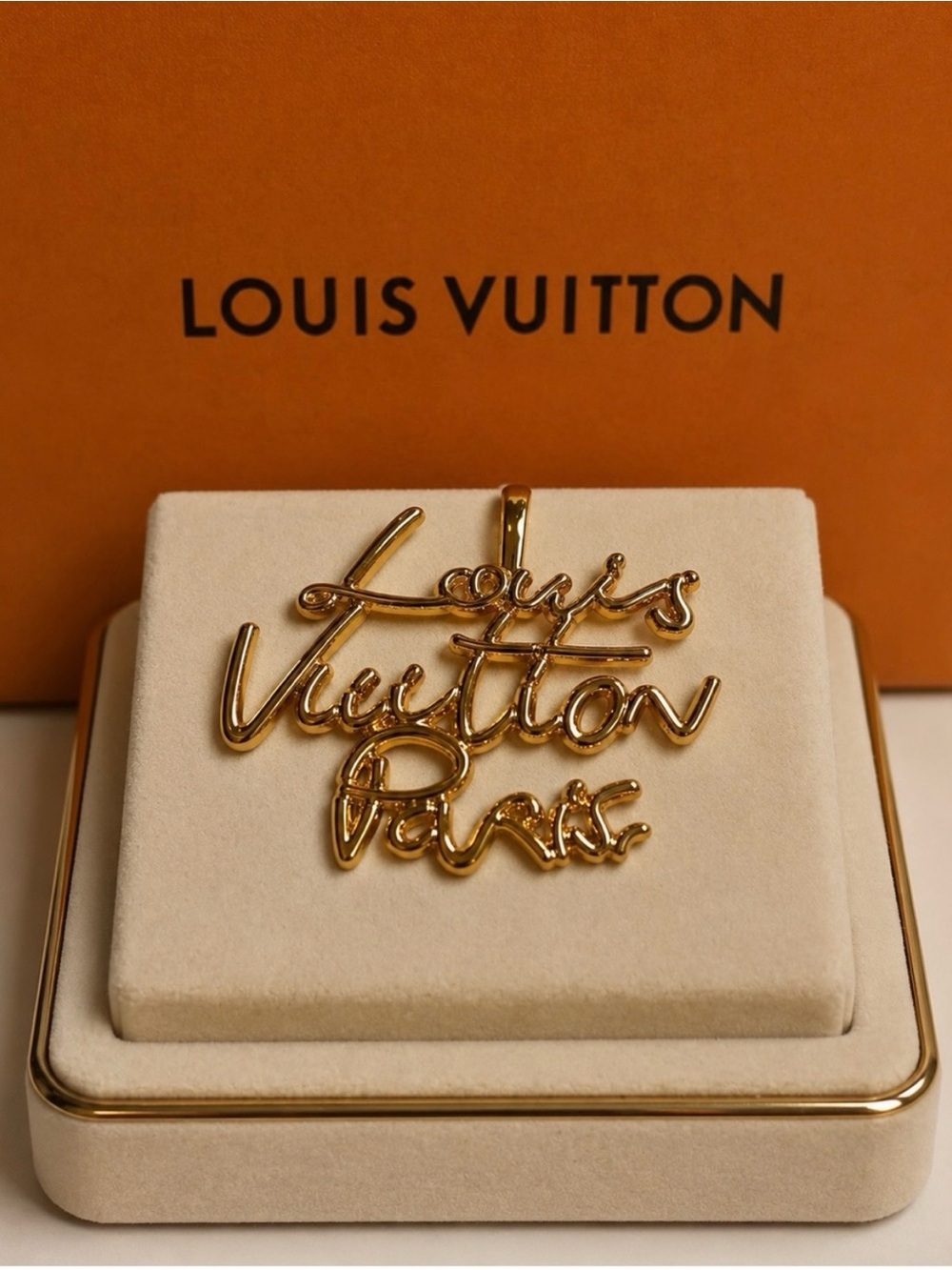 Louis Vuitton Gold Script pendant charm zipper pull - Gold Tone Logo